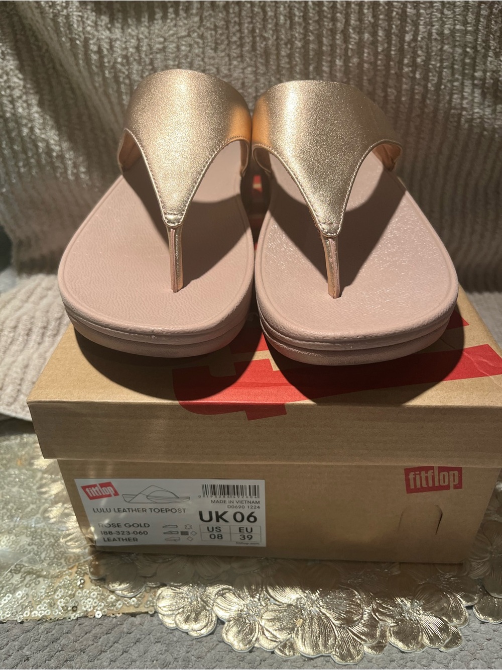 Fitflop Lulu Womens Metallic Rose Gold Thong Sandals